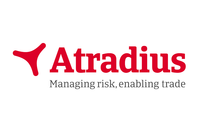 Rotes Atradius-Logo mit dem Slogan „Risikomanagement, Handel ermöglichen“ darunter.